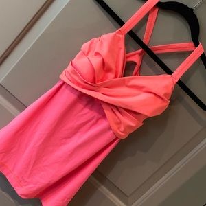 Lululemon tank size 6. Orange.